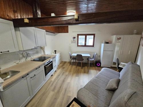 Siska District Apartamento | Studio R