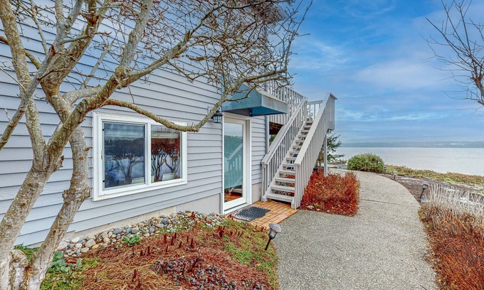 Camano Island Apartamento | Studio retreat with kitchenette & stunning Sunset views - close to beaches
