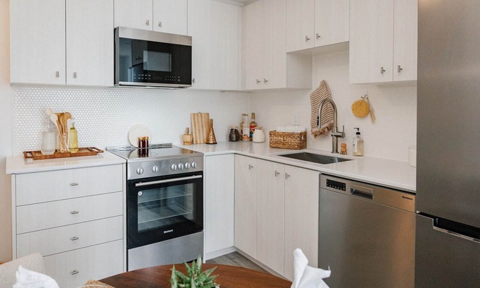 Kitchener Apartamento | Studio Sanctuary in DTK - BBQ Terrace, Wifi, Gym