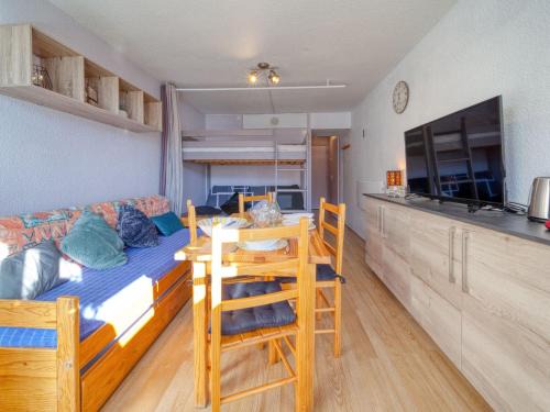 Le Corbier Apartamento | Studio Soyouz Vanguard-102 by Interhome