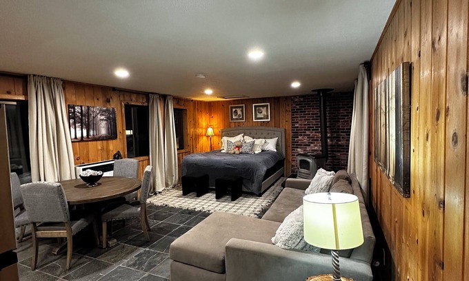 Echo Lake Cabina | Studio style cabin in Twin Bridges with Mountain View’s near Sierra Ski Resorts