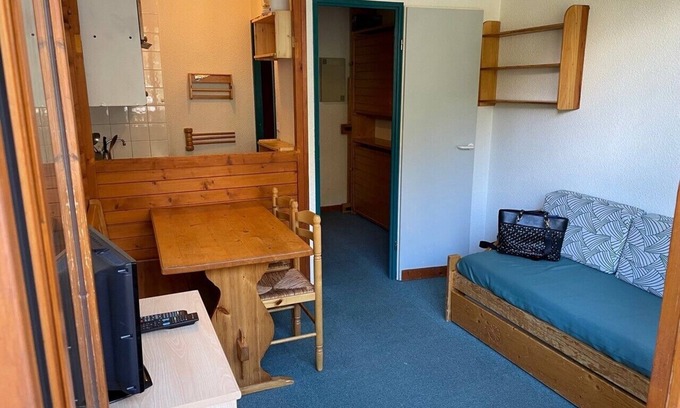 Valfrejus Apartamento | Studio terrace with beautiful view and direct access to all hiking trails; sleeps 4