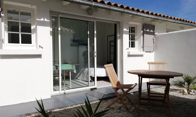Rivedoux-Plage Cabaña | Estudio tipo cabaña para 2 personas, patio privado y piscina climatizada.