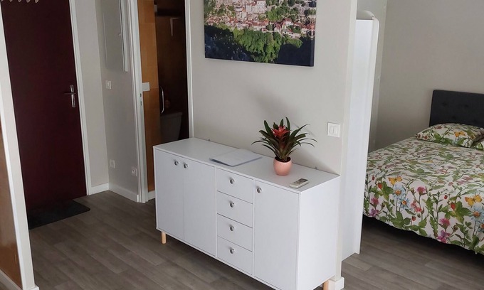 Gramat Apartamento | Studio type T2, hypercentre, furnished with air conditioning and parking