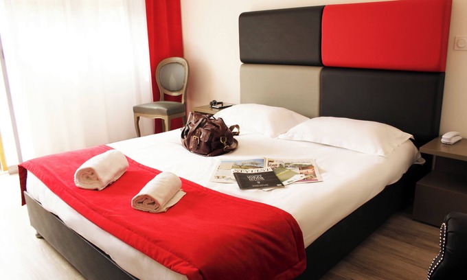 Eguilles Hotel | Studio Unit in Beautiful Aix-en-Provence! Free Parking, Pool & Pets Allowed!