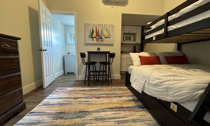 Green Creek Apartamento | Studio Unit Minutes to North Wildwood! Sleeps 3!