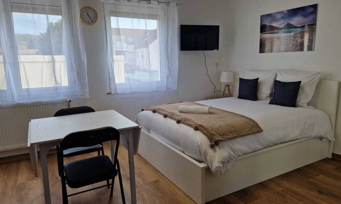Hettange-Grande Apartamento | Estudio-Villa-Baño con ducha-Vista al Jardín-A Planète