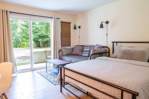 Harrison Hot Springs Apartamento | Studio w Balcony with Smart TV and 2 Min Walk to Lake