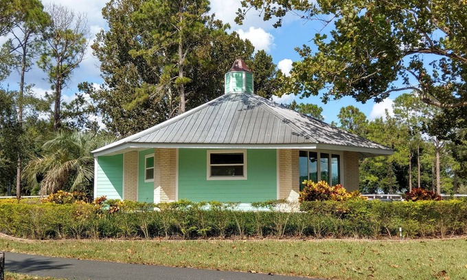 Tavares Apartamento | Studio w/ Lakeview within an Equestrian Center 30' from Orlando