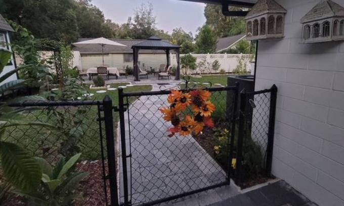 DeLand Apartamento | Studio w/ Private Driveway & Gated Yard