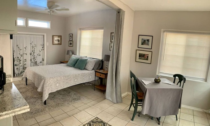 Mesilla Park Casa | Studio w/queen bed, pets ok, 3 min to Farmer's mkt