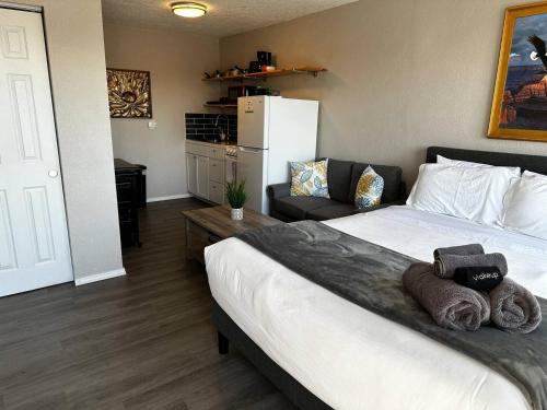 University Heights Apartamento | Studio Wbalcony - Near Nob Hill, Unm & Downtown
