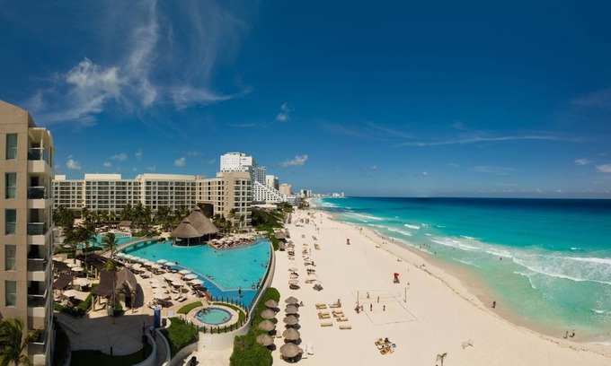 La Isla Complejo | Studio - Westin Lagunamar Resort - Full Resort Access. On the beach.