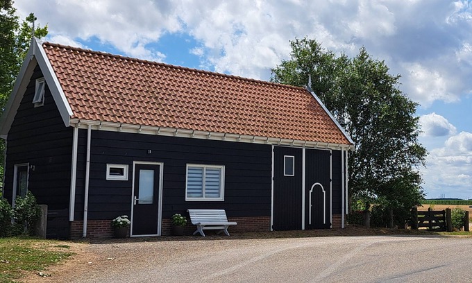 Geersdijk Cabaña | Studio Wijtvliet ~ Holiday home in a rural location surrounded by greenery ~