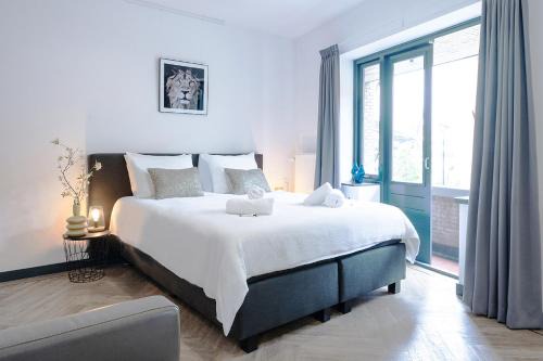 Centrum Apartamento | Studio With Balcony And Full Kitchen Near Hotspot