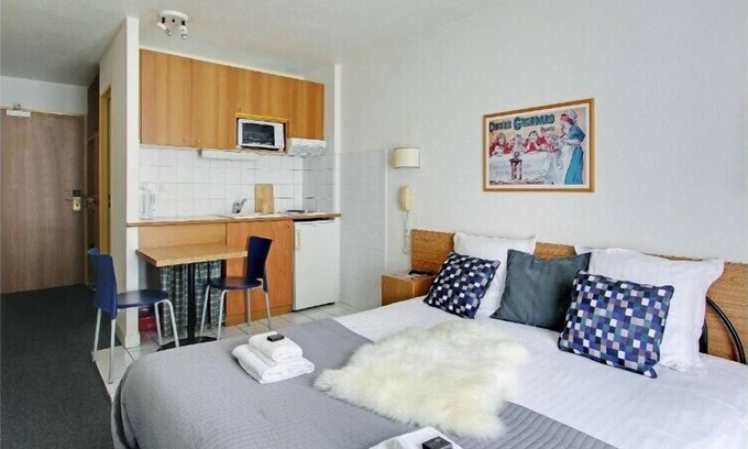 Les Lilas Apartamento | Studio with double bed for 2 pers in Eastern district; Les Lilas