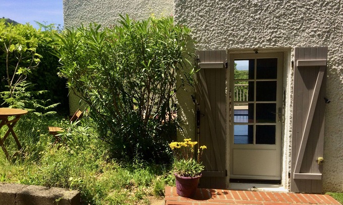 Laroque-des-Alberes Apartamento | Studio With View, Wooden Terrace and little Garden, Pool, Sea and mountain
