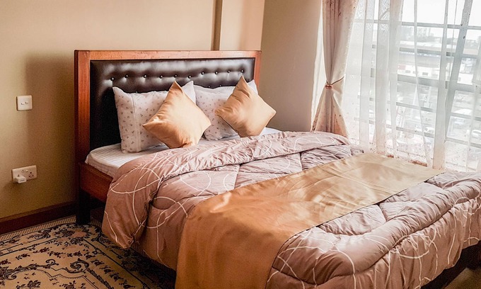Langata Apartamento | Estudio con cama King Size, ascensor, WIFI y estacionamiento cerca de la ciudad, JKIA y el aeropuerto de Wilson.