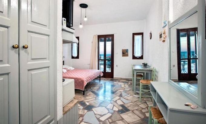 Ferma Apartamento | Studio with sea view
