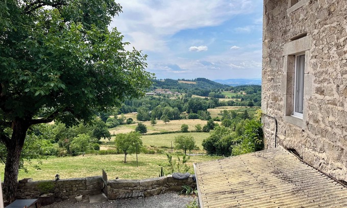 Vollore-Ville Apartamento | Studio with separate entrance on a 9-hectare estate