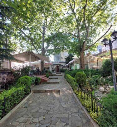G.K. Bratya Miladinovi Apartamento | Studios near to Burgas Free University