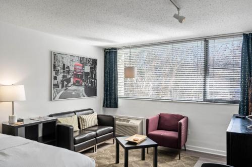 Brookwood Apartamento | Studios On 25th by BCA Furnished Apartments