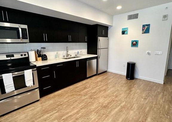 Little Armenia Apartamento | Studios Universal 10 min drive FREE parking and WIFI
