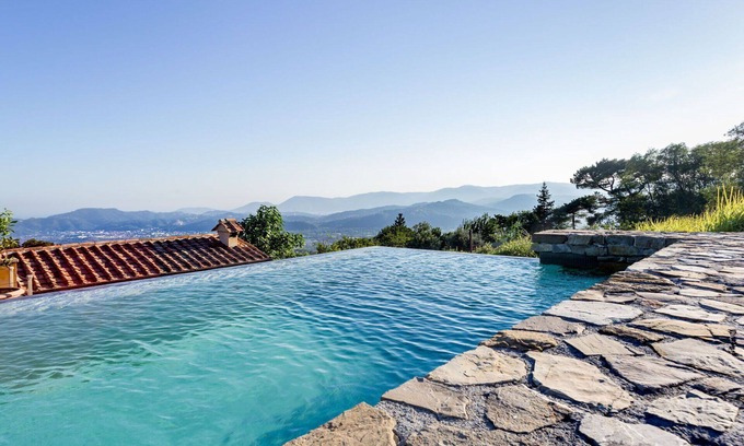 Aulla Villa | Casa de vacaciones privada con piscina privada, A/C, WIFI, TV, vista panorámica, aparcamiento