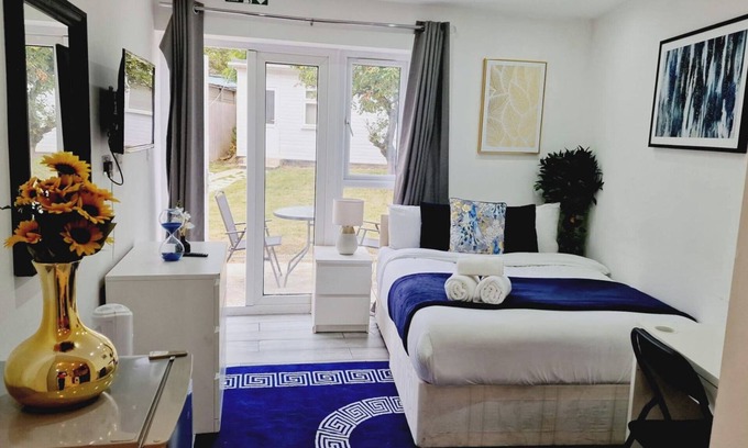 South Harrow Apartamento | Stunning 1-bed Apartment in Harrow With Parking