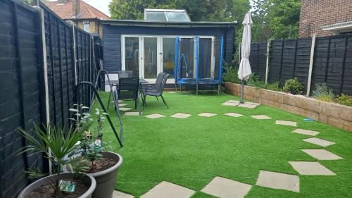 Downham Casa | Stunning 1-Bed Cabin in Bromley with hot tub