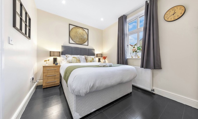 High Barnet Apartamento | Stunning 1-Bed Flat- London City-Sleeps 4- Parking Available- Book Instantly!