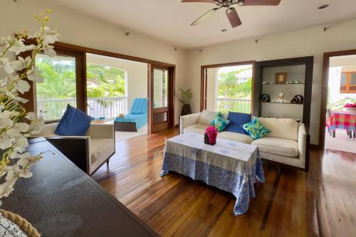 Freetown Apartamento | Stunning 1 Bedroom Hideaway Palm/Garden View