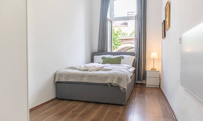 Wahring Apartamento | Stunning 1BR Apt. near AKH Building for Everyone