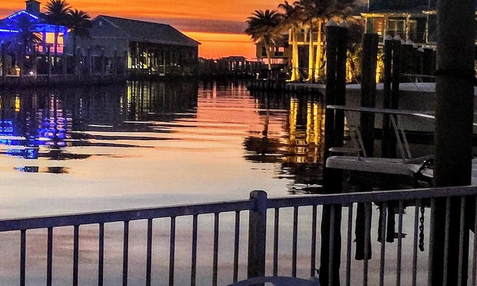 Grand Isle Condominio | Stunning 2 bed 2 bath condo with wrap around balcony overlooking the marina.