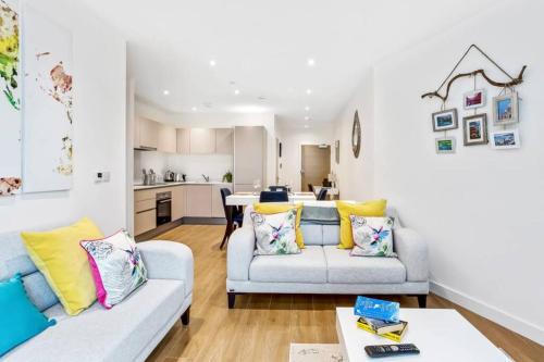 Bracknell Apartamento | STUNNING 2 BED/2 BATH IN TOWN CENTRE & PARKING!