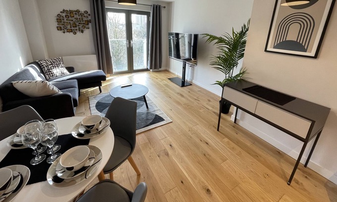 Bristol Floating Harbour Apartamento | Stunning 2-Bed Apartment in Bristol with Parking