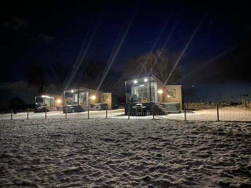 Ballycastle Casa | Stunning 2 Bed Glamping Cabin with private Hot Tub - Pod 1
