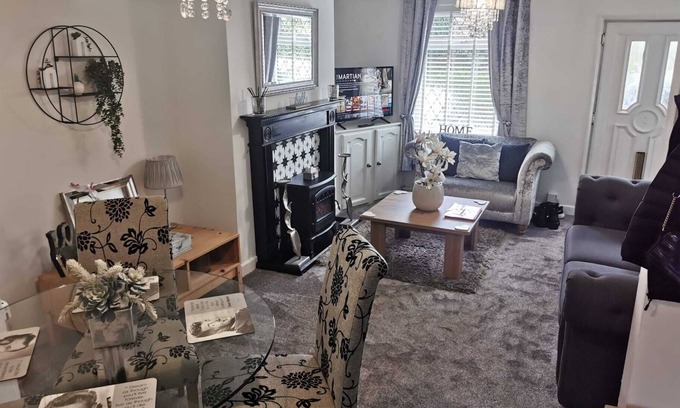 Macclesfield Casa | Stunning 2-Bed House in Macclesfield Cheshire
