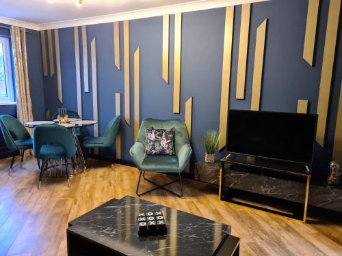 Llanelli Casa | Stunning 2 bed house near coastal path/lake/beach