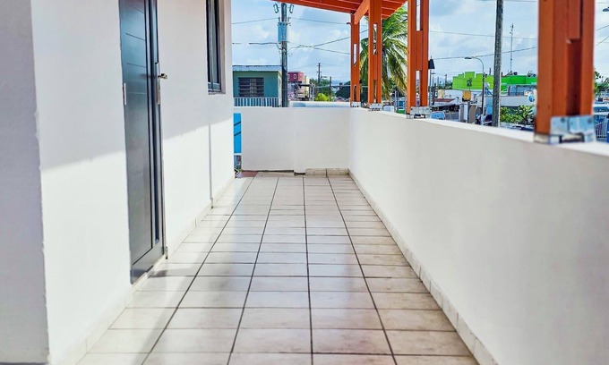 Sabana Abajo Apartamento | Stunning 2 BR Private Apartment with Free Laundry & Parking