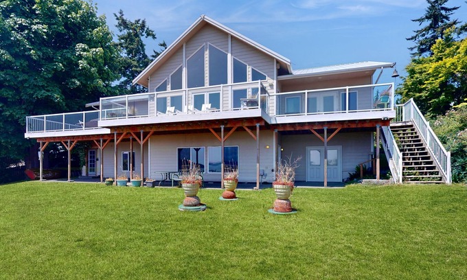 Greenbank Casa | Stunning 2 level waterfront home with firepit, WiFi, views, and pool table