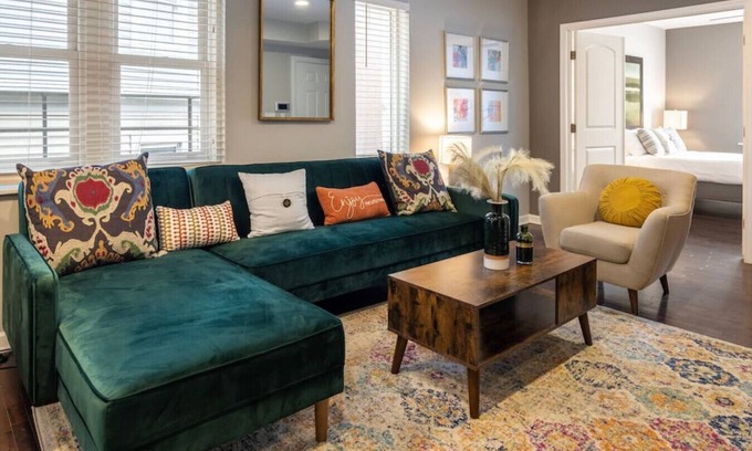 Mount Auburn Apartamento | Stunning 2BR Apartment Near Downtown