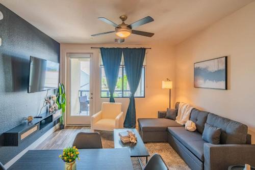 North Scottsdale Apartamento | Stunning 2BR Kierland Common, TPC Golf, Pool, Gym, W-D