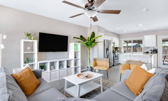 Village Park Four Casa | Stunning 3 Bd / 2 Ba | 10-Minute Walk to Sloan/Riverview Parks!