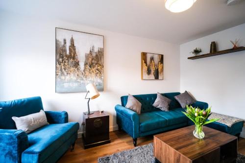 Moffat Casa | Stunning 3 Bed Home in Somerset with 2 Parking Spaces