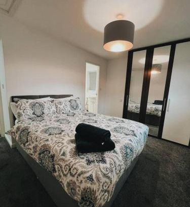 Oldbury Casa | Stunning 3-Bed House in Oldbury