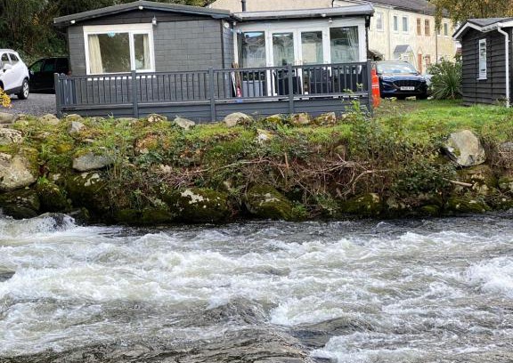Bont Newydd Chalet De Esquí | Stunning 3 Bed Riverside Cabin in Snowdonia