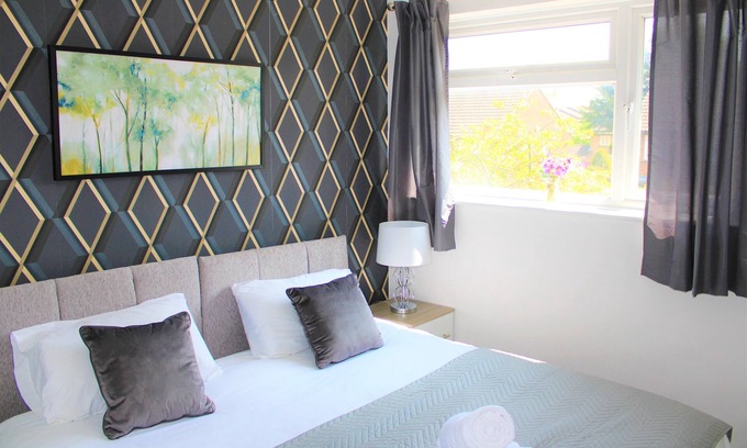 Milton Keynes Casa | Impresionante semi cama de 3, a poca distancia del centro de la ciudad!