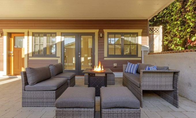 Lower Lonsdale Casa | Stunning 3 bedroom Secondary Suite N. Van