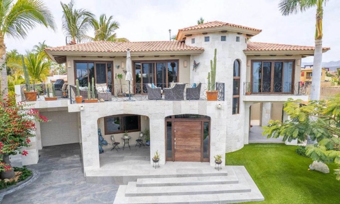 San José del Cabo Casa | Stunning 3-Bedroom Villa in Exclusive La Jolla | Private Pool + Jacuzzi